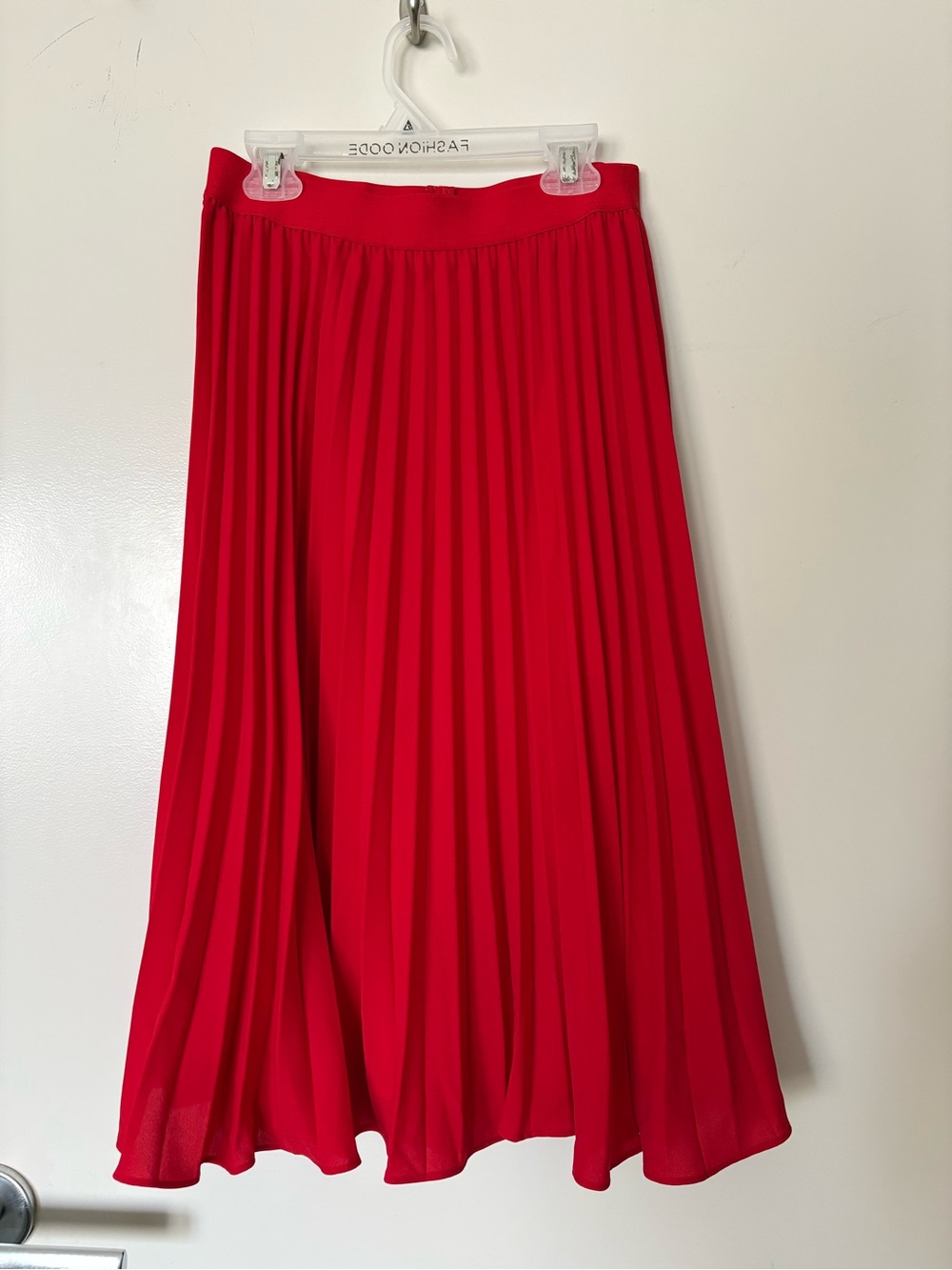 Chic Red Pleated Midi Skirt